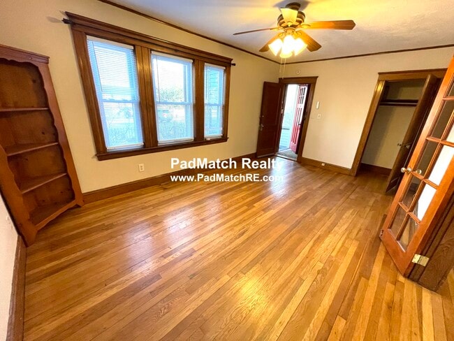 2319 Centre St, Unit 1 in Boston, MA - Building Photo - Building Photo