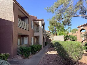 7730 Secret Shore Dr in Las Vegas, NV - Foto de edificio - Building Photo