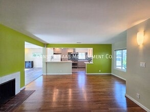 6136 E Keynote St in Long Beach, CA - Building Photo - Building Photo