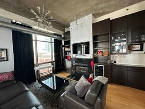 125 E 13th St, Unit 1501 in Chicago, IL - Foto de edificio - Building Photo