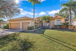 3304 Potomac Ct in Naples, FL - Building Photo