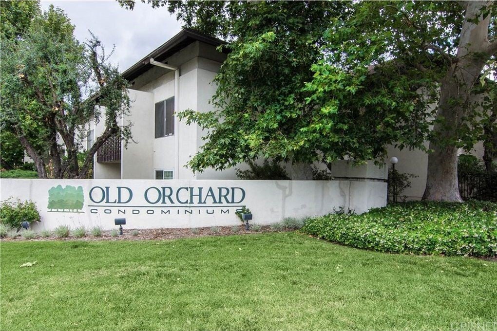 23515 Lyons Ave in Santa Clarita, CA - Building Photo