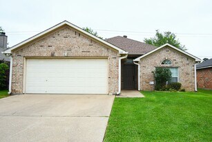 6930 Ranch Hill Dr in Flint, TX - Building Photo