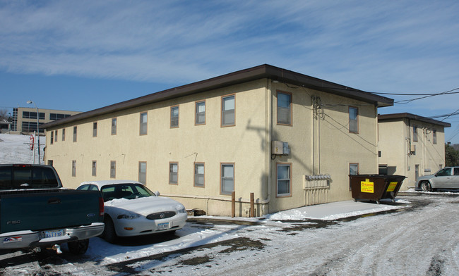 715 E Broadway St in Council Bluffs, IA - Building Photo - Building Photo