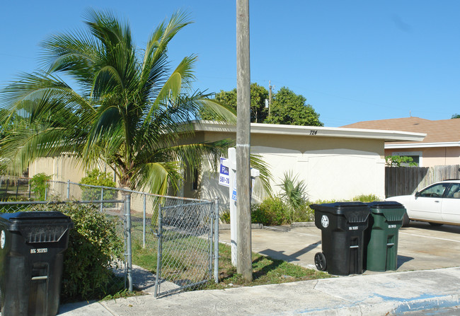 Parkview Heights Apartments in Lake Worth, FL - Building Photo - Building Photo