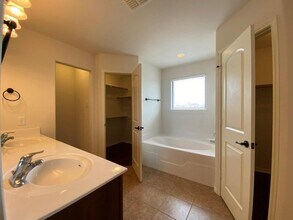 1527 Woodlands Dr in Kyle, TX - Building Photo - Building Photo
