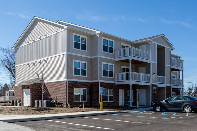 Salem Place Apartments in Daleville, IN - Foto de edificio - Building Photo