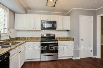 6360 Ashdale Dr in College Park, GA - Building Photo - Building Photo