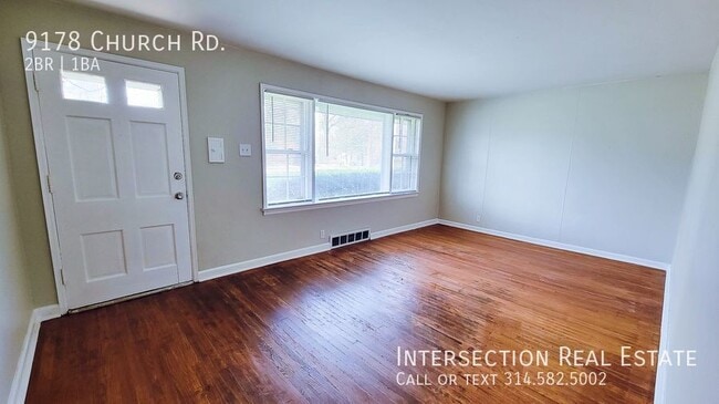 9178 Church Dr in Bellefontaine Neighbors, MO - Foto de edificio - Building Photo