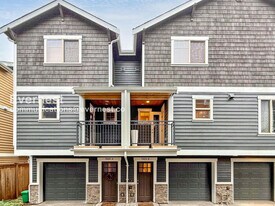 5420 Fauntleroy Wy SW in Seattle, WA - Building Photo