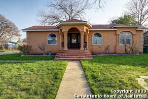 402 W Hermine Blvd in San Antonio, TX - Building Photo