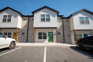 1243 N Pink Ter in Fayetteville, AR - Building Photo