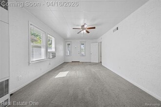 842 E 10 Mile Rd in Ferndale, MI - Building Photo - Building Photo