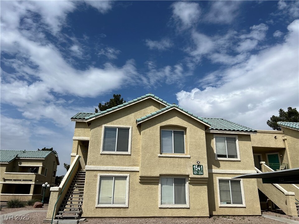 1541 Linnbaker Ln in Las Vegas, NV - Building Photo