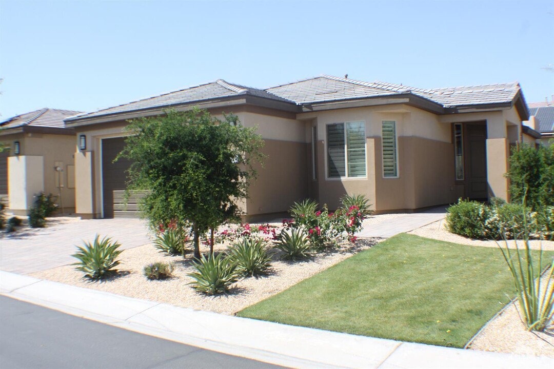 82820 Kingsboro Ln in Indio, CA - Foto de edificio