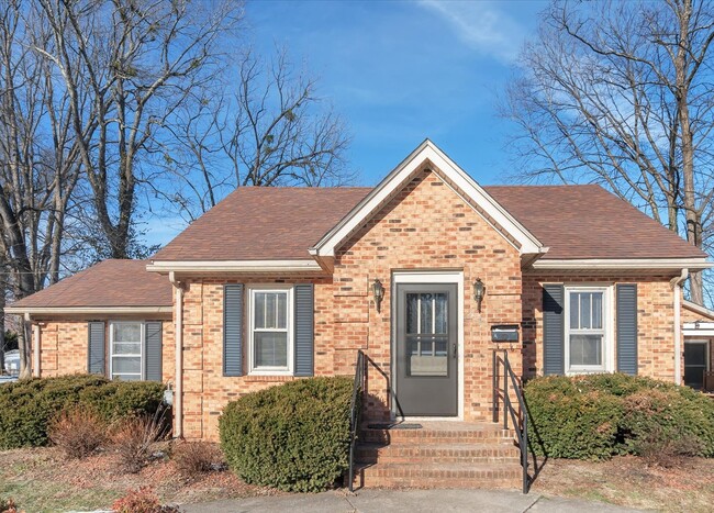 212 Templin Ave, Unit A in Bardstown, KY - Foto de edificio - Building Photo