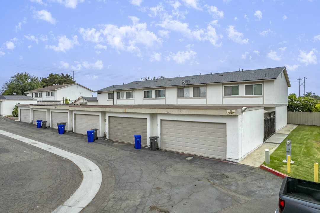 4155 Baycliff Way in Oceanside, CA - Foto de edificio