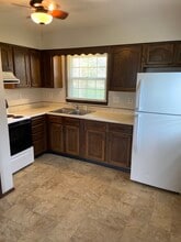 404 W Livingston St, Unit Unit B in Fairbury, IL - Building Photo - Building Photo