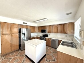 7874 W Beryl Ave in Peoria, AZ - Building Photo - Building Photo
