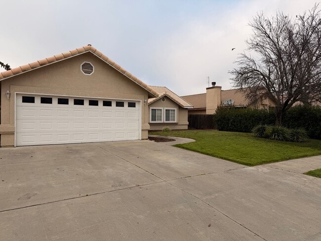 1543 Ponderosa St in Tulare, CA - Building Photo - Building Photo