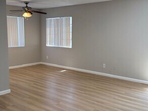 501 E Hyde Park Pl in Inglewood, CA - Building Photo - Building Photo