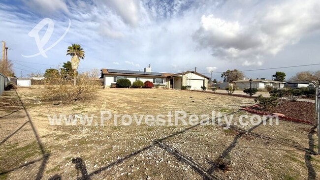 15577 Tacony Rd in Apple Valley, CA - Building Photo - Building Photo