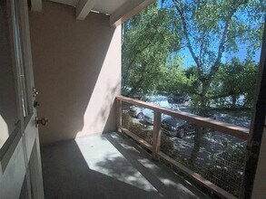 1 Captain Dr, Unit D254 in Emeryville, CA - Building Photo - Building Photo