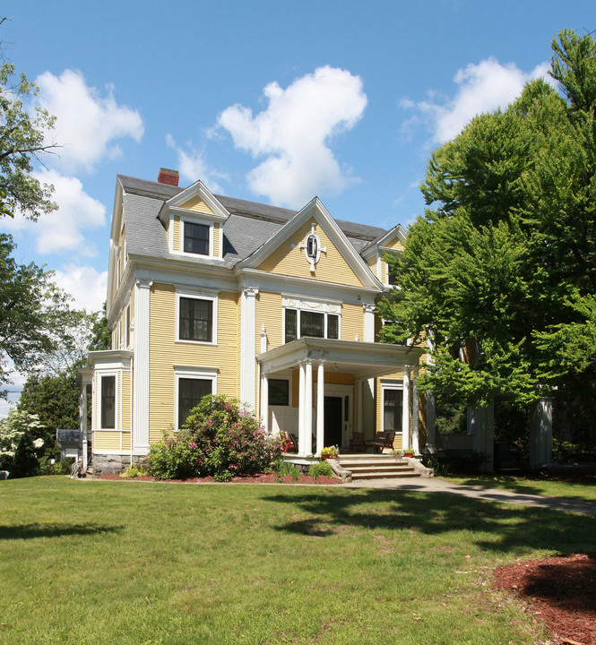 8 Sunset Ave in Amherst, MA - Building Photo