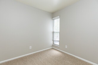 Tivoli Apartments in Columbus, OH - Building Photo - Building Photo