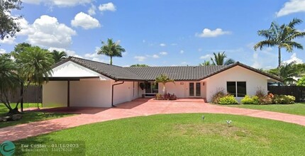 481 W Tropical Way in Plantation, FL - Building Photo - Building Photo