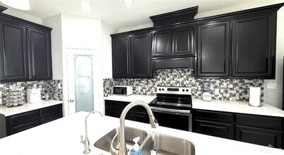 807 Lark St in Alamo, TX - Building Photo - Building Photo
