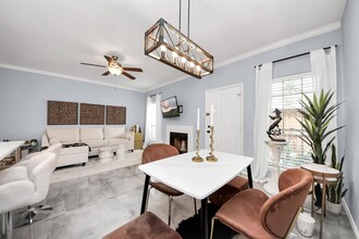 3800 Tanglewilde St in Houston, TX - Building Photo - Building Photo