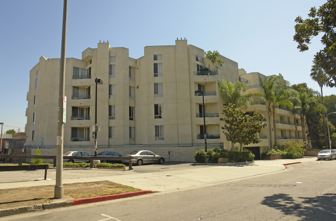 Sierra House Apartments in Los Angeles, CA - Building Photo