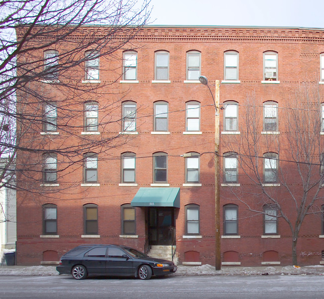 563 S Summer St in Holyoke, MA - Building Photo - Building Photo