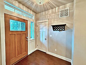 1707 SW Moss St in Portland, OR - Building Photo - Building Photo