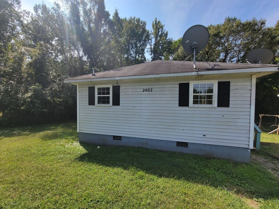 2402 Phillips Ave in Greensboro, NC - Building Photo