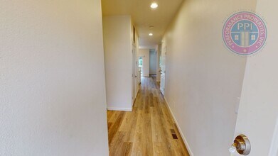 14484 SE Oregon Trail Dr in Clackamas, OR - Building Photo - Building Photo