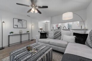 5981 Arapaho Rd in Dallas, TX - Building Photo