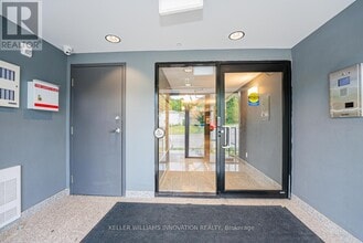 595 Strasburg Rd in Kitchener, ON - Building Photo - Building Photo