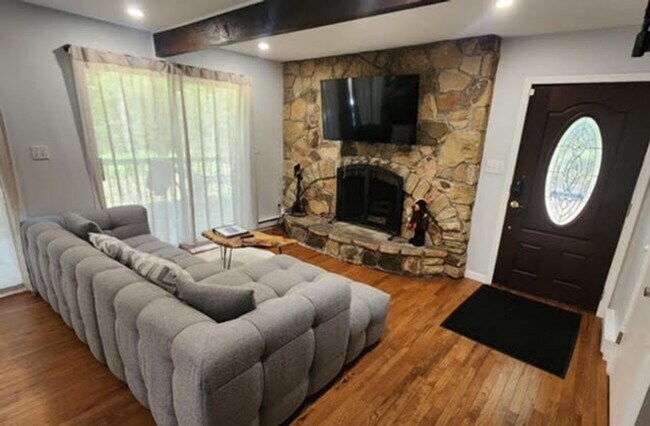 9116 Idlewild Dr in Tobyhanna, PA - Building Photo - Building Photo