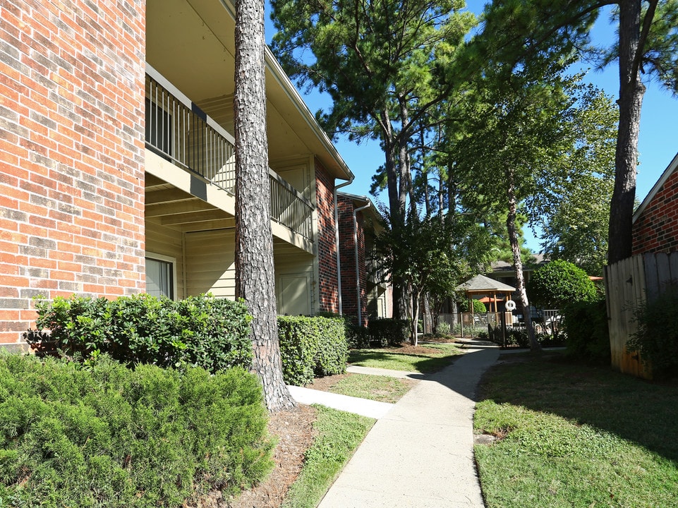 Westmount at London Park Apartments in Houston, TX - Building Photo
