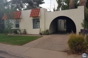 208 Lopez Ct in Calexico, CA - Building Photo