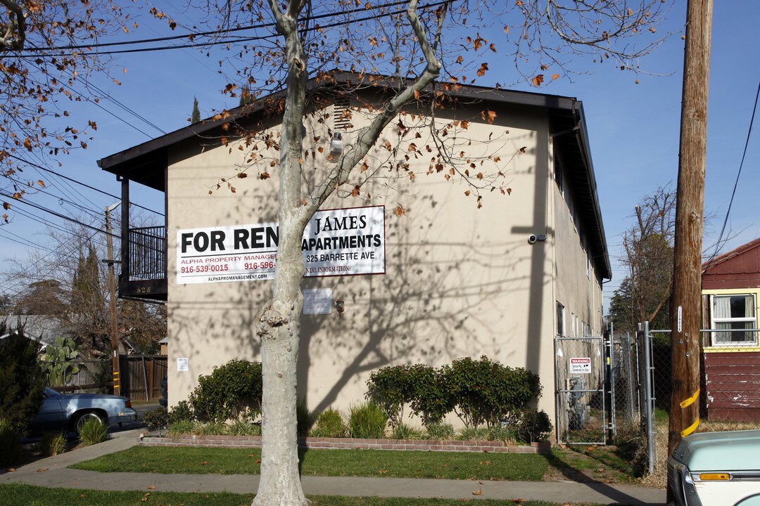 325 Barrette Ave in Sacramento, CA - Foto de edificio