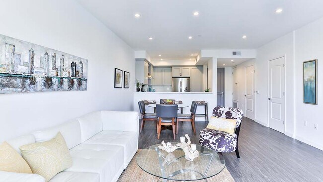 4354 Teesdale Ave in Los Angeles, CA - Foto de edificio - Building Photo