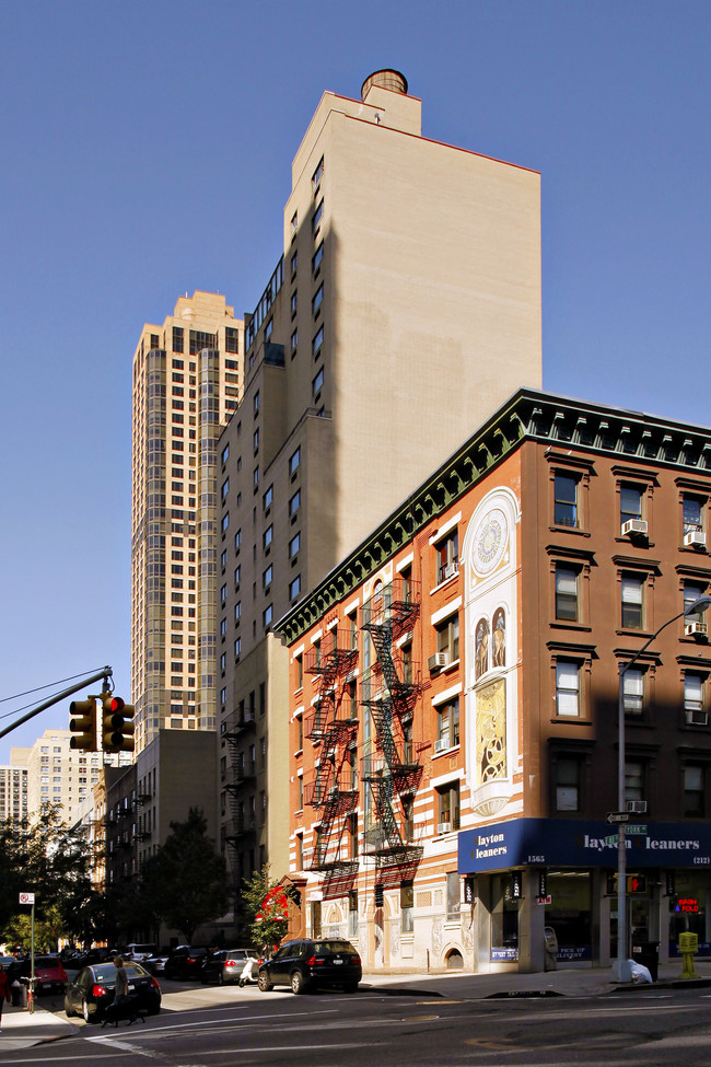 451 E 83rd St in New York, NY - Building Photo - Building Photo