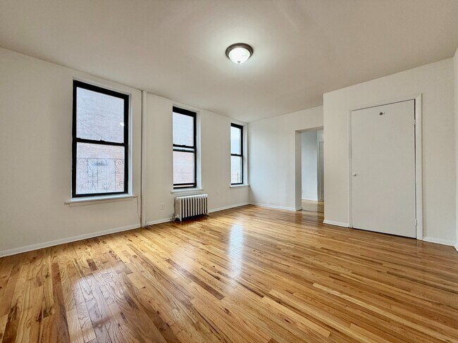 401 E 68th St, Unit 6D in New York, NY - Building Photo - Building Photo