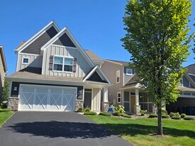 4718 Cranesbill Rd in Excelsior, MN - Building Photo
