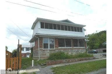 150 S Bolton St in Romney, WV - Foto de edificio