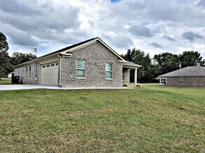 719 Iron Wood Dr in Hartselle, AL - Building Photo - Building Photo