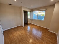 1034 Raymond Ave, Unit B in Glendale, CA - Foto de edificio - Building Photo